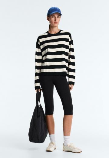 Пуловер в полоску