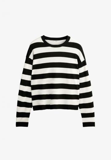 Пуловер в полоску