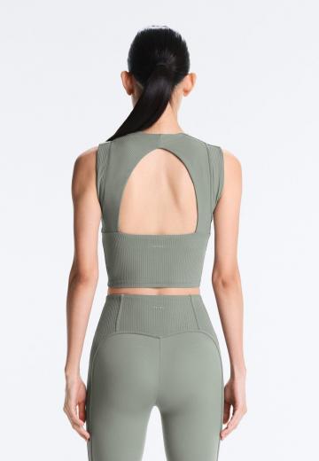 Спортивный топ