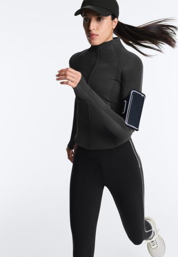 Спортивная куртка