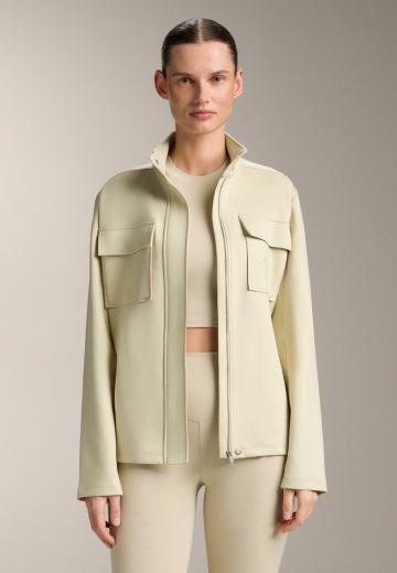 Куртка с накладнымит карманами