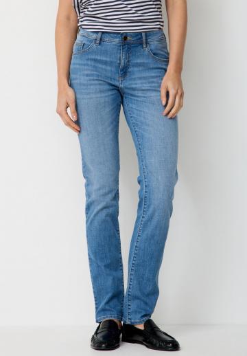 Прямые джинсы