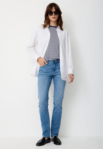 Прямые джинсы