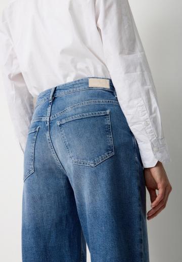 Короткие джинсы