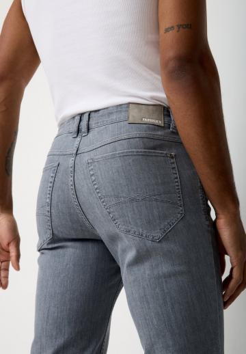 Узкие джинсы