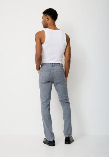 Узкие джинсы