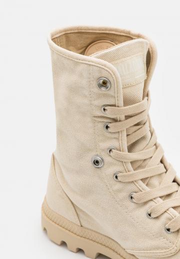 Ботинки на шнуровке