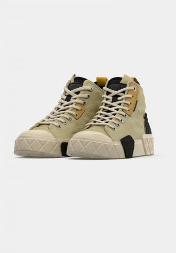 Походные ботинки