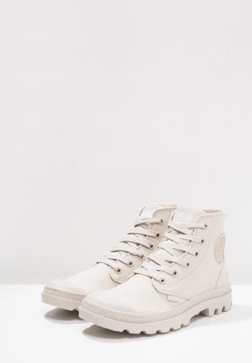 Ботинки на шнуровке