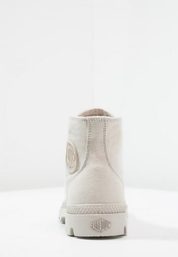 Ботинки на шнуровке