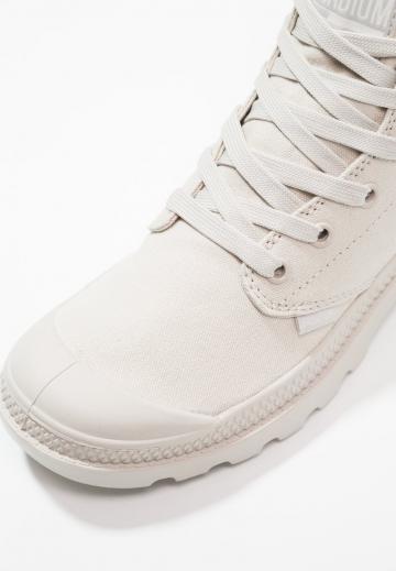 Ботинки на шнуровке