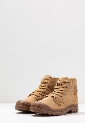 Ботинки на шнуровке