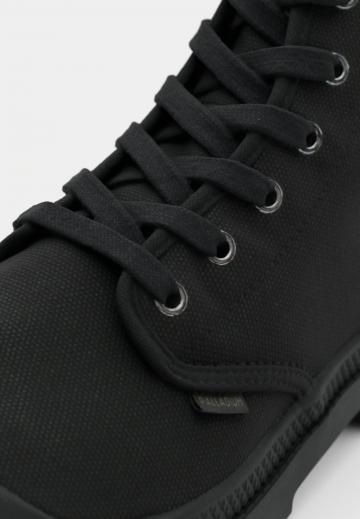 Ботинки на шнуровке