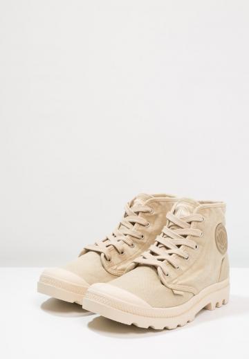 Ботинки на шнуровке