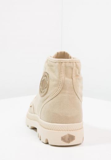 Ботинки на шнуровке