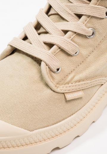 Ботинки на шнуровке