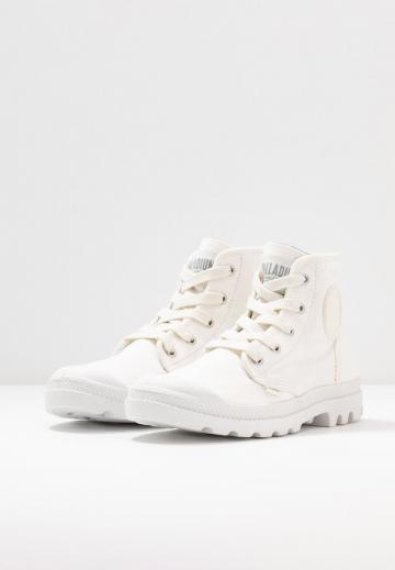 Ботинки на шнуровке