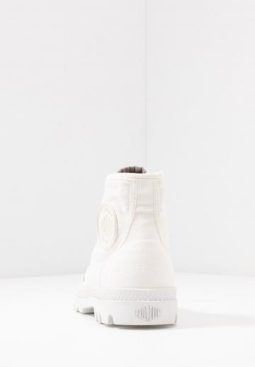 Ботинки на шнуровке