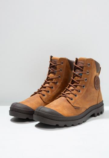 Ботинки на шнуровке