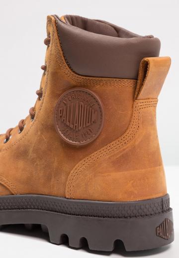 Ботинки на шнуровке