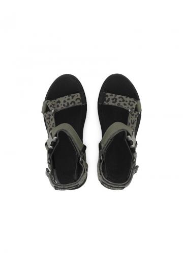 Босоножки на танкетке