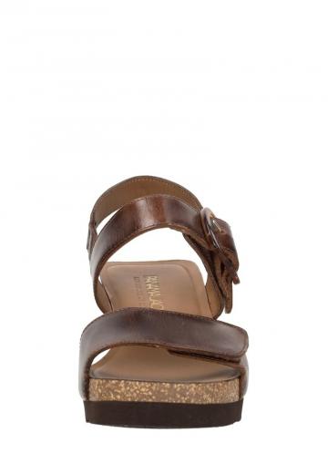 Босоножки на танкетке