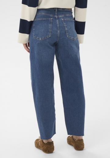 Прямые джинсы