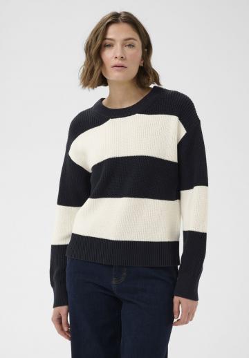Пуловер в полоску