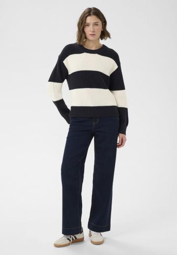 Пуловер в полоску