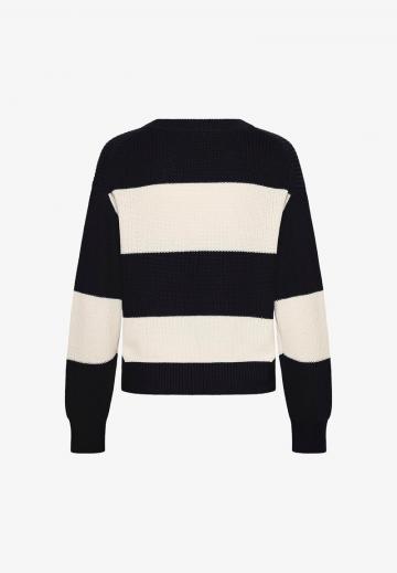 Пуловер в полоску