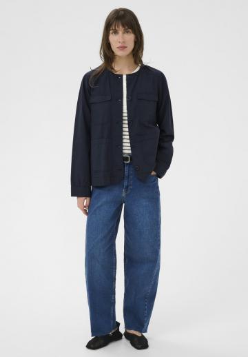 Куртка с накладнымит карманами