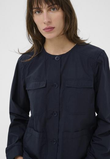 Куртка с накладнымит карманами