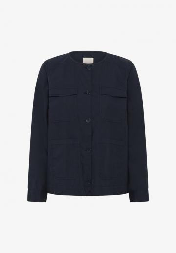 Куртка с накладнымит карманами