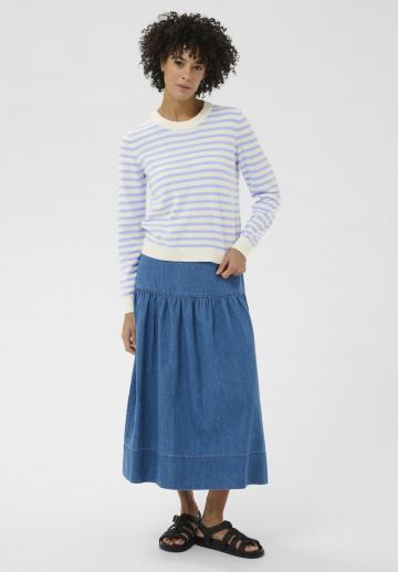 Пуловер в полоску