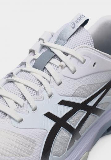 Теннисные кроссовки