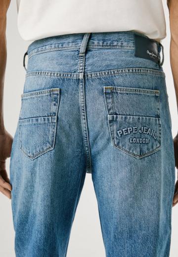 Прямые джинсы