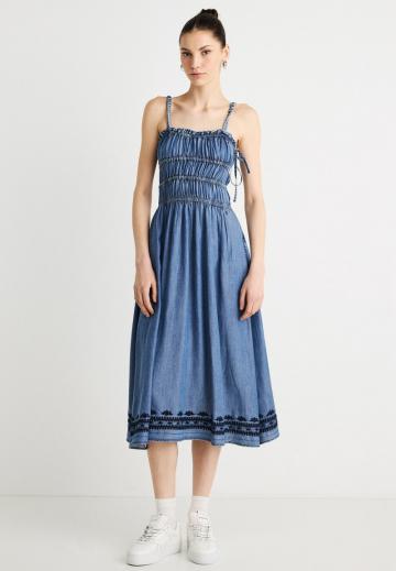 Джинсовый комбинезон