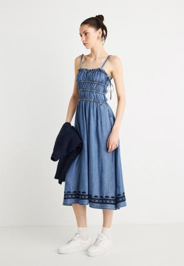 Джинсовый комбинезон