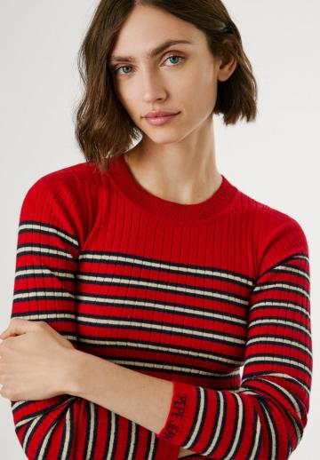 Пуловер в полоску