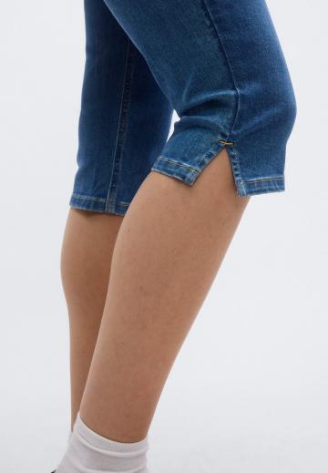Короткие джинсы