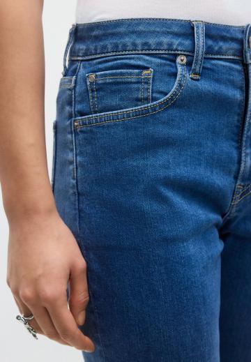 Короткие джинсы