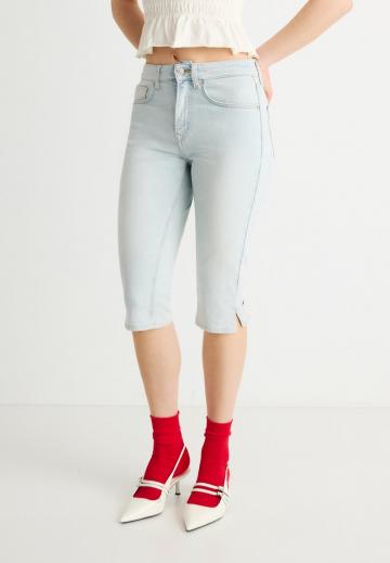 Короткие джинсы