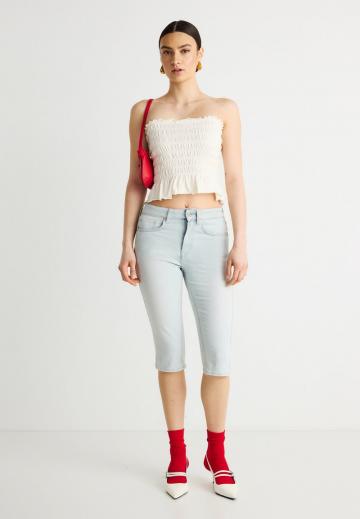 Короткие джинсы