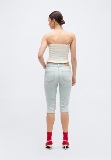 Короткие джинсы