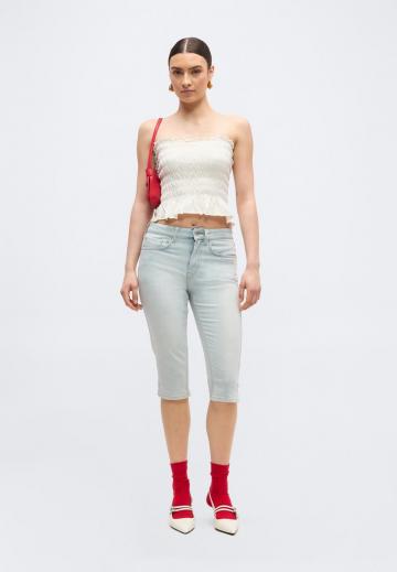 Короткие джинсы