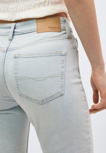 Короткие джинсы