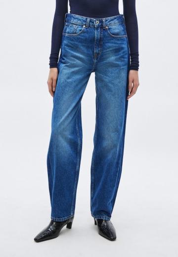 Прямые джинсы
