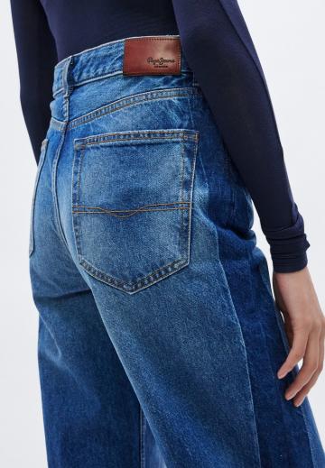 Прямые джинсы