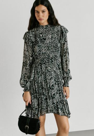 Короткое платье