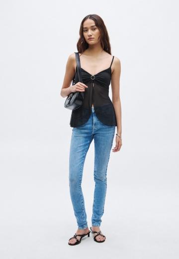 Узкие джинсы